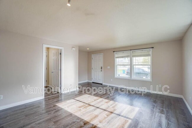 Building Photo - 8601 NE 84th St