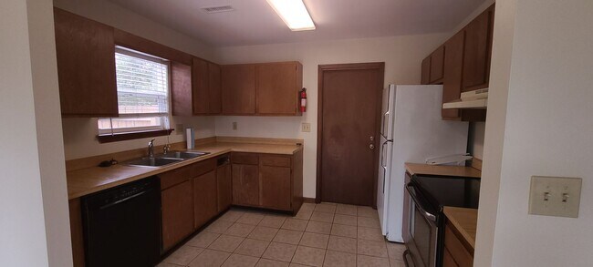 Building Photo - West Ashley Home- Forest Lakes Subdivision