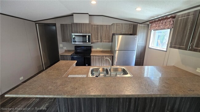 Building Photo - 44 Crawford Dr