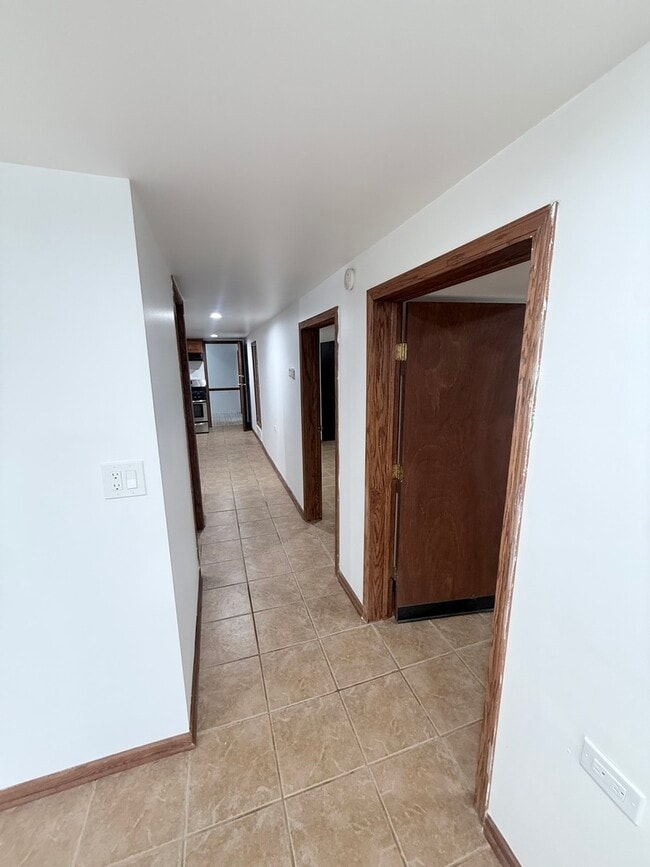 Building Photo - 5623 S Kenneth Ave