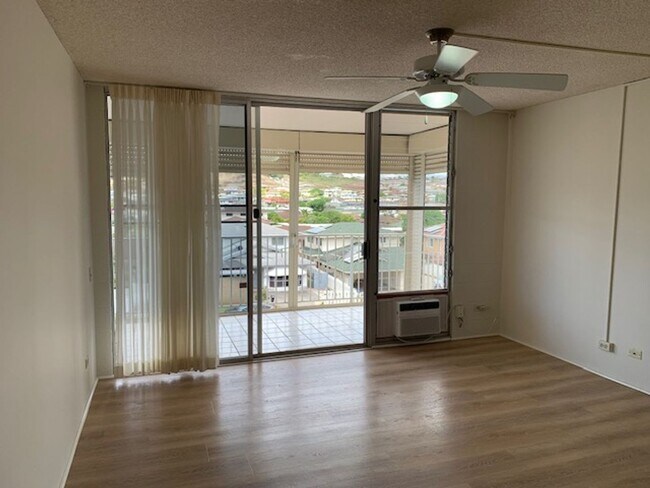 Building Photo - Lilikoi Building (Salt Lake) 1 bedroom, 1 bath Condo with 1 parking - Avail now!
