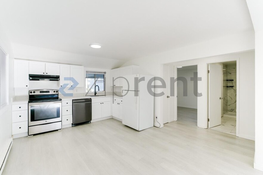 Building Photo - 2717 S 125th St