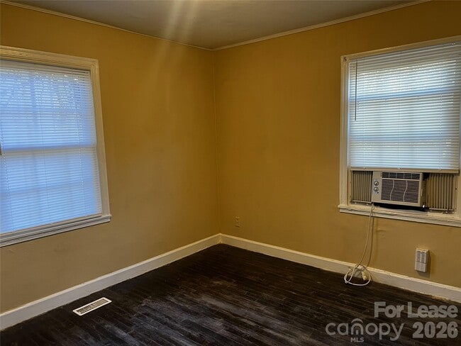 Building Photo - 107 N Turner Ave