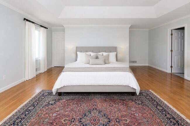 Building Photo - 4 Bittersweet Ln