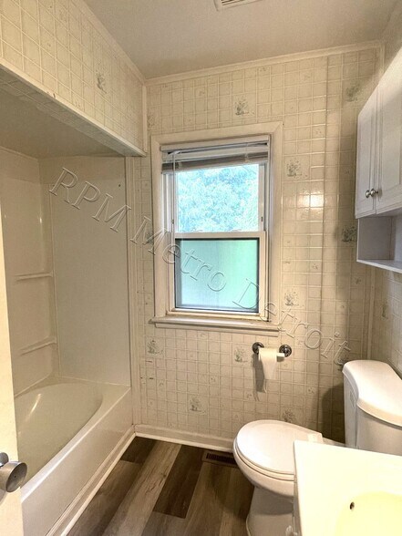 Building Photo - 32851 Linderman Ave
