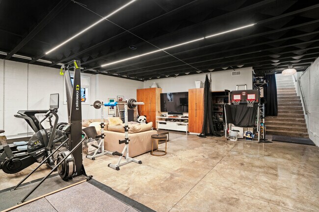 Building Photo - 5843 N Maitland Ct