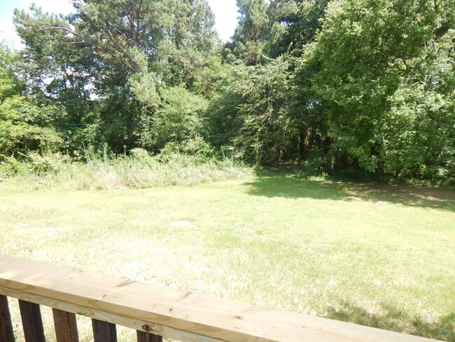 Building Photo - Winona ISD: 3 Bedroom, 2 Bath Home in a Co...