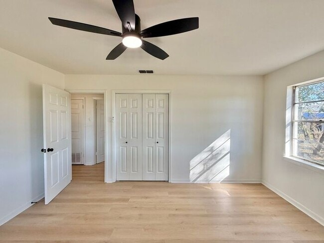 Building Photo - Spacious 3-Bedroom, 2-Bath Home with Bonus Room & Modern Touches