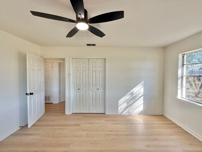 Building Photo - Spacious 3-Bedroom, 2-Bath Home with Bonus...