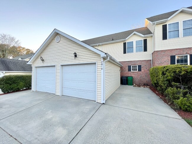 Primary Photo - Spacious 2 Bed Condo!