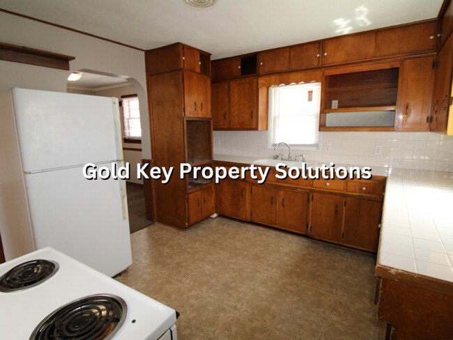 Building Photo - 3 BR 1 BA House in Meadowbrook Area with G...