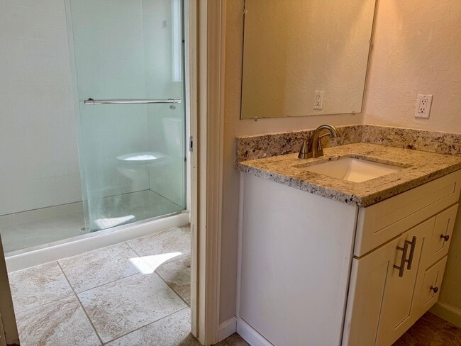 Building Photo - Remodeled 5 bedroom single level house - n...