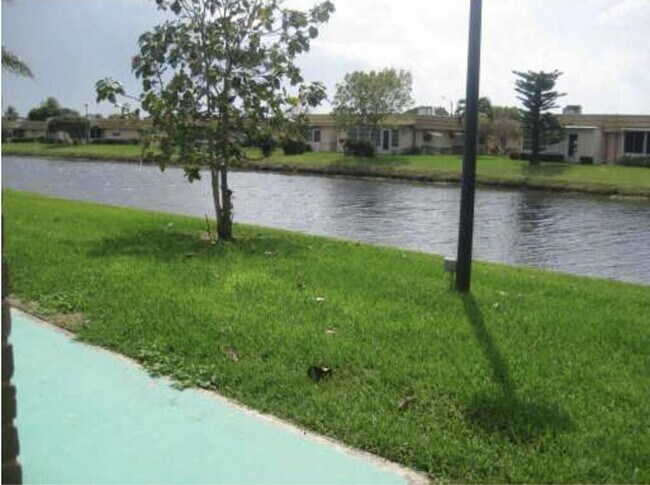 Building Photo - 166 Valencia Dr