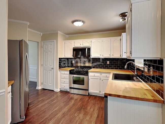 Building Photo - 7614 Henderson Park Rd