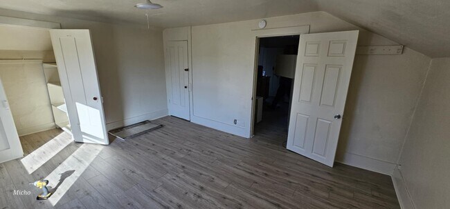 Building Photo - 508 St Clair St