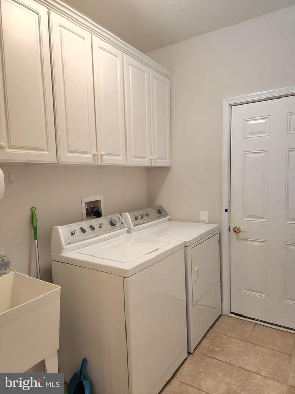 Building Photo - 20667 Golden Ridge Dr