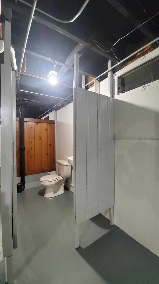 Building Photo - 3339 Henderson Ave SE