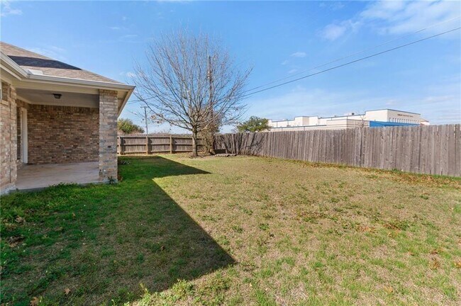 Building Photo - 2906 Greenlawn St