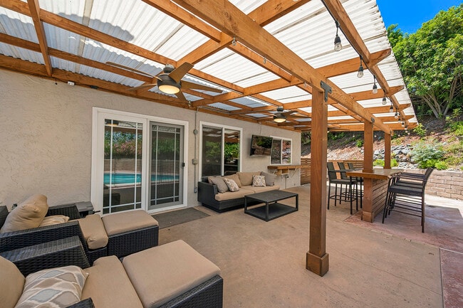 Building Photo - 10518 Pine Grove St