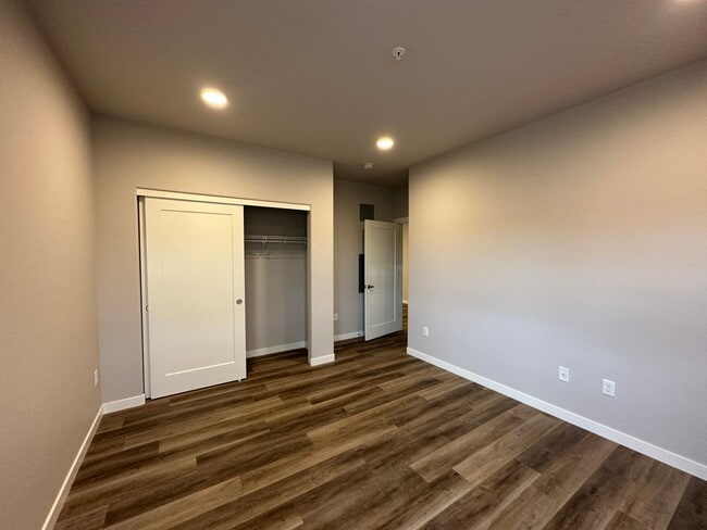 Building Photo - 1140 SW 27th St