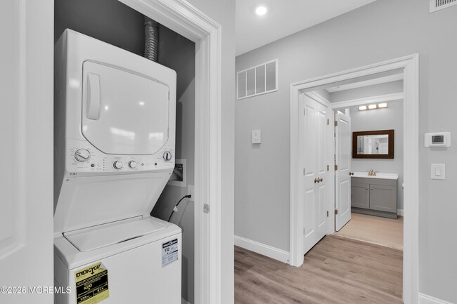 Building Photo - 245 Parker Ave