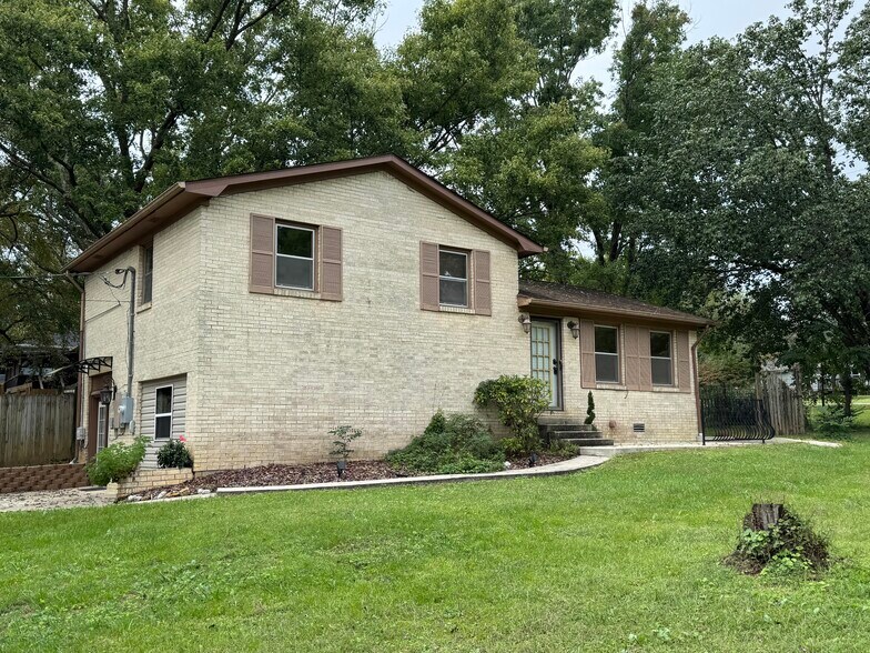 Primary Photo - 11 Battlefield Rd