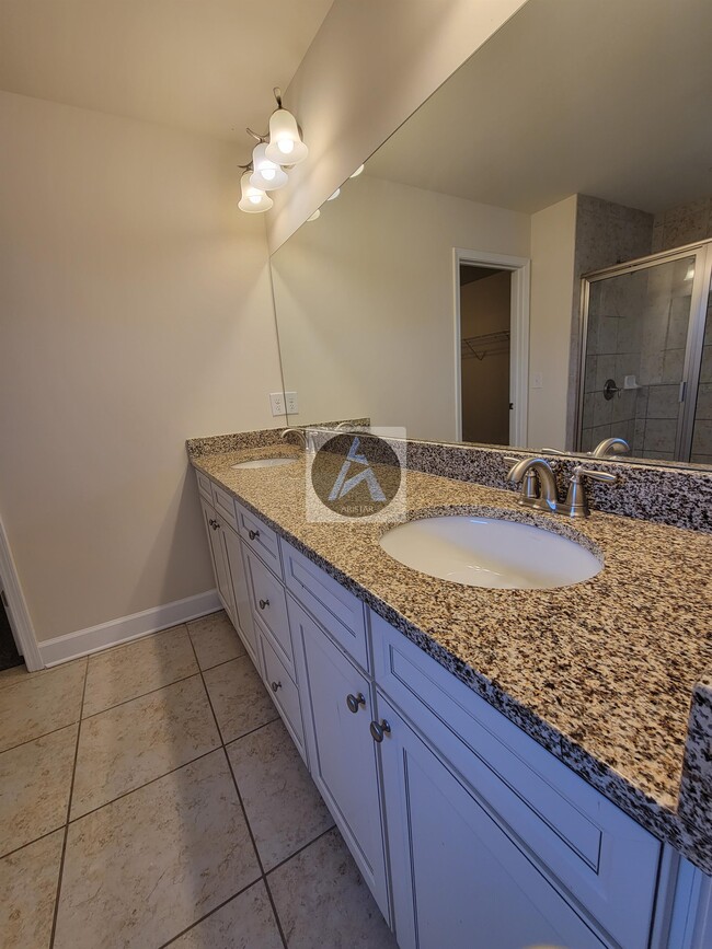 Building Photo - 1008 Applegate Dr