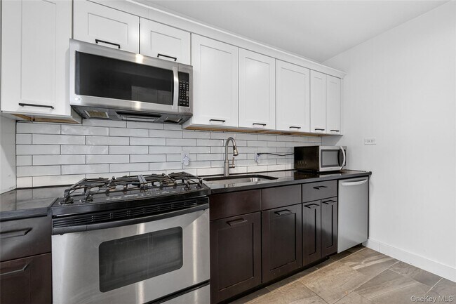 Building Photo - 170-06 Crocheron Ave