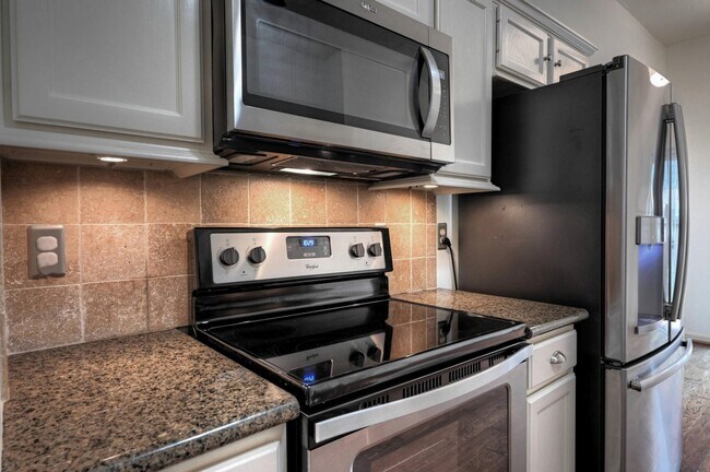 Building Photo - 9859 Meadow Bend Ln