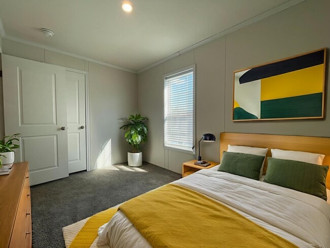 Building Photo - 16242 Frontenac Ave