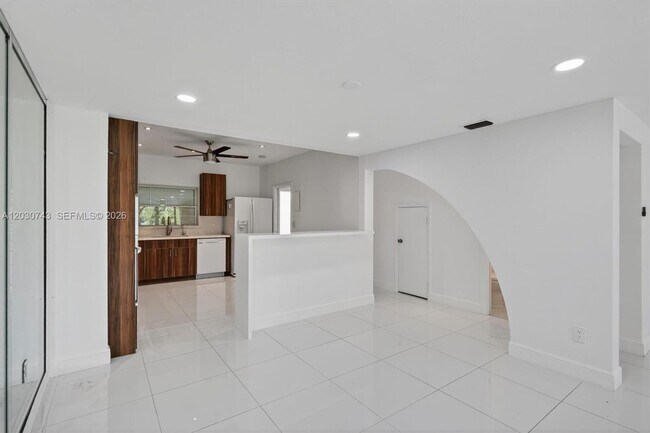 Building Photo - 8875 SW 62nd Terrace