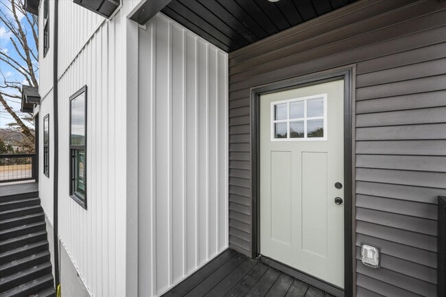 Building Photo - 8302 Lobelia Ln