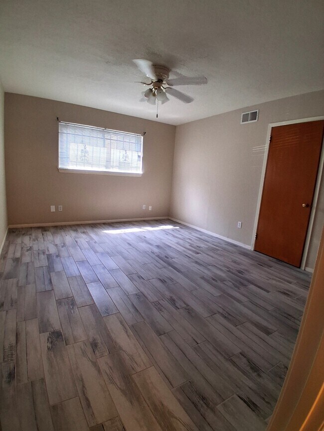 Building Photo - 7205 Beechnut St