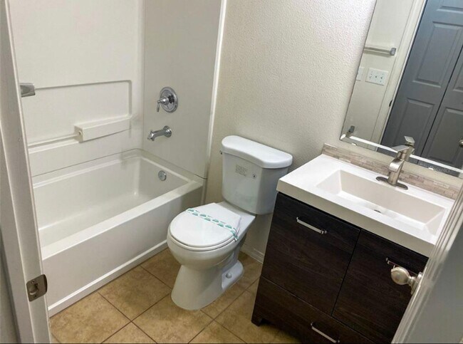 Building Photo - 3 BR/2.5BA | Newly Renovated Single Family Home | Private Rear Patio | Community Pool | In Compas...
