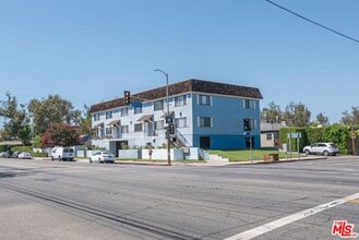Building Photo - 11701 Oxnard St