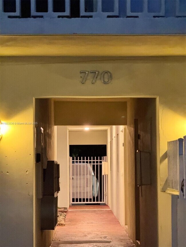 Building Photo - 770 NE 128th St