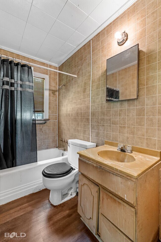 Building Photo - 3135 W College St