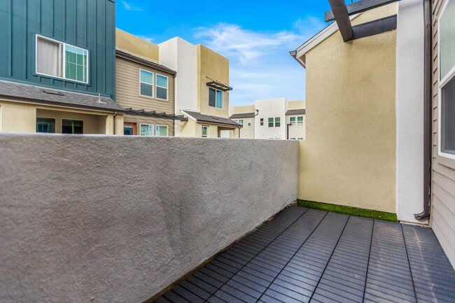 Building Photo - 7631 University Ave