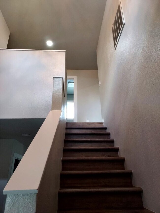 Building Photo - 2 Story Remodeled Single-Family Home in Po...