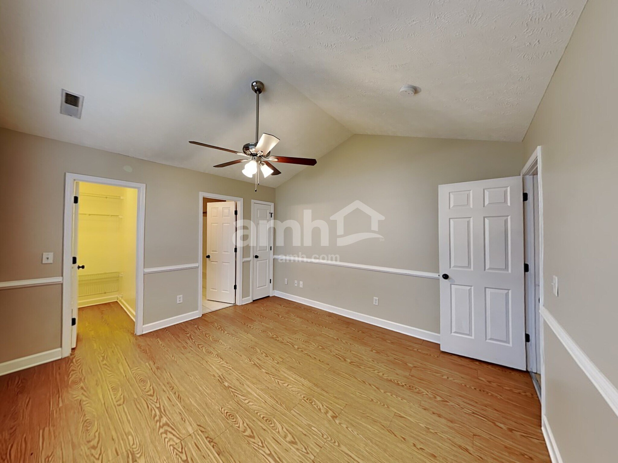 Building Photo - 6005 Mountview Dr