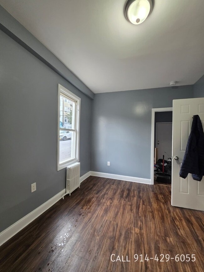 Building Photo - 76 Chestnut St