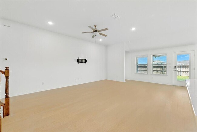 Building Photo - 140 Periwinkle Ln
