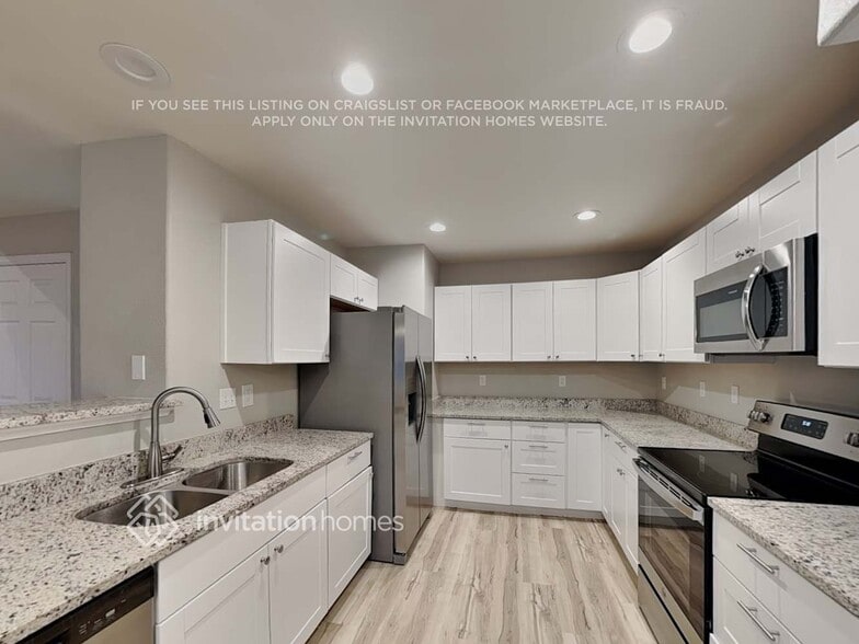 Building Photo - 6454 W 96th Pl