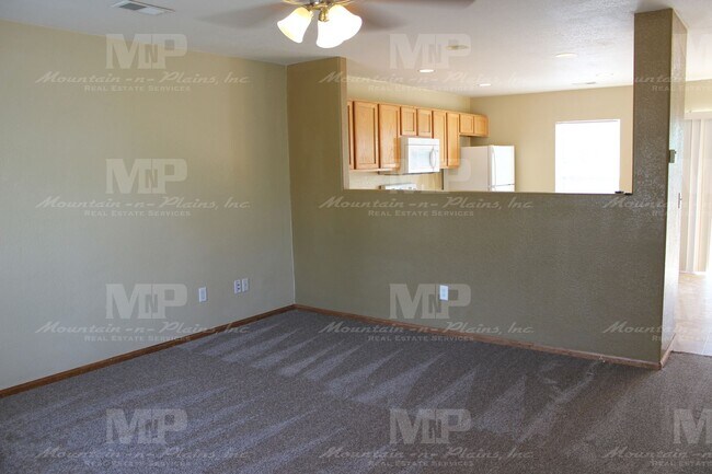 Building Photo - 303 Plowman Ct