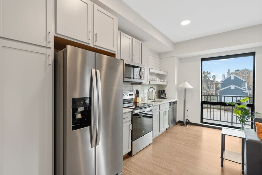 Building Photo - 423 E Michigan St