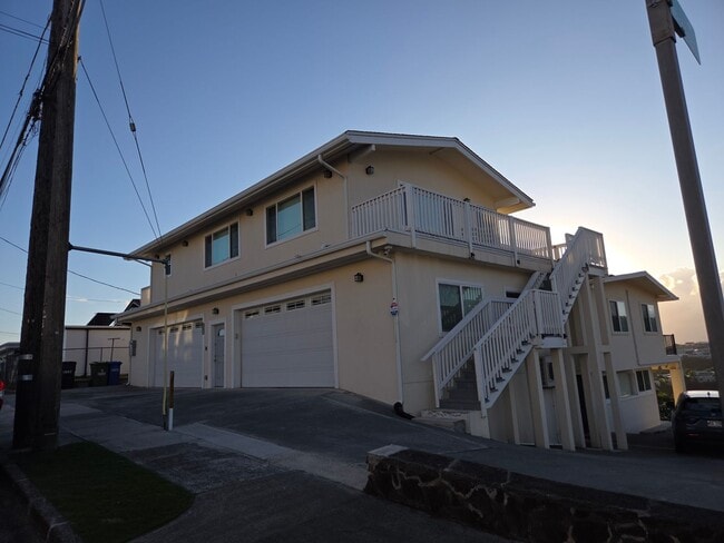 Building Photo - Moanalua Gardens 2BR/1.5Ba w/ 2 Parking