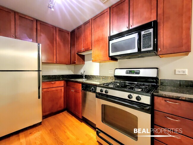 Building Photo - 625 W Wrightwood Ave