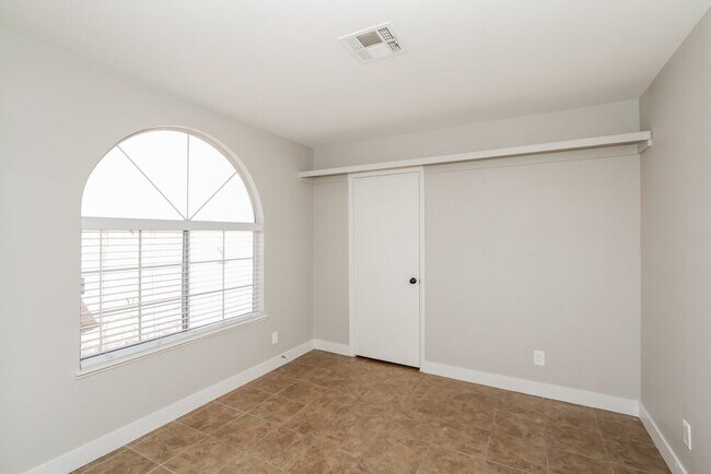 Building Photo - 2365 Beaver Bay Ct