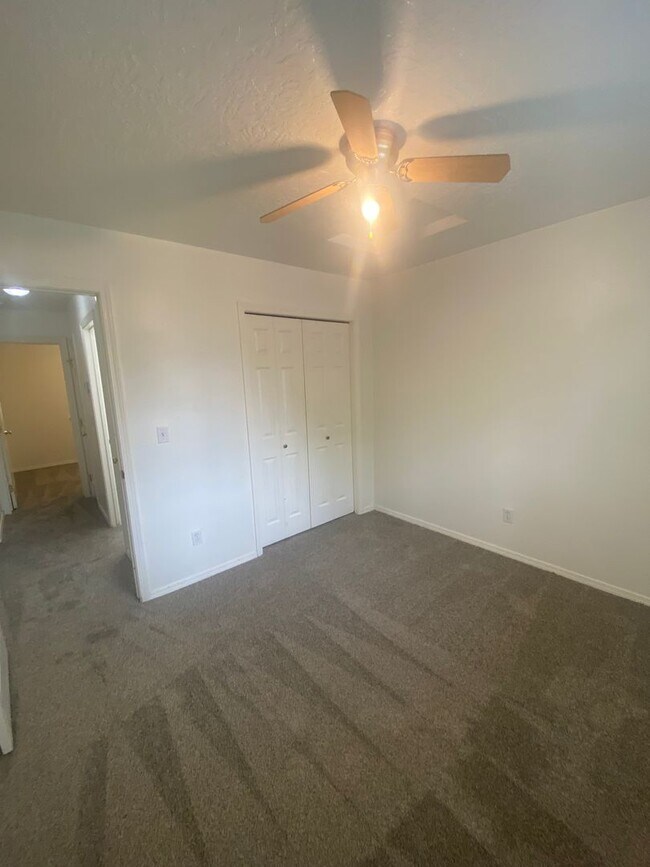Building Photo - 3 Bed, 2 Bath,  Single Story, CUL-D-SAC Ho...