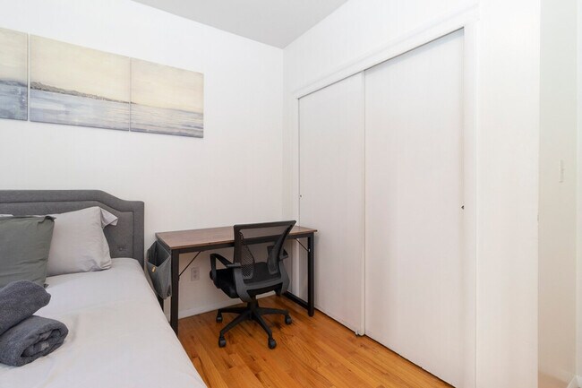 Building Photo - 215 B E 95th St